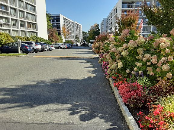 2nd image of 400 High Point Dr Penthouse 7