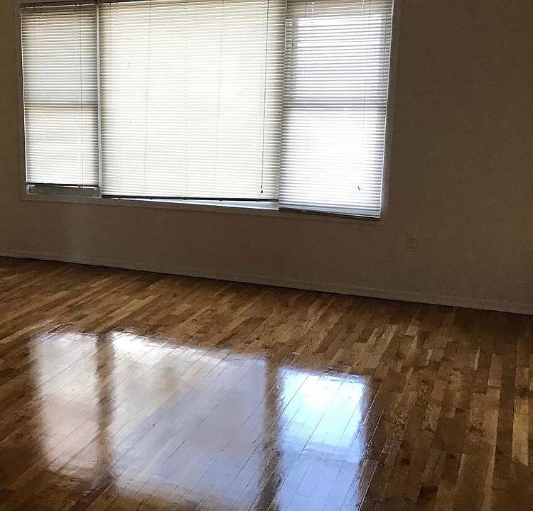 2nd image of 15411 Powells Cove Blvd