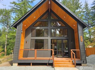 318 Paradise Dr, Ashford, WA 98304