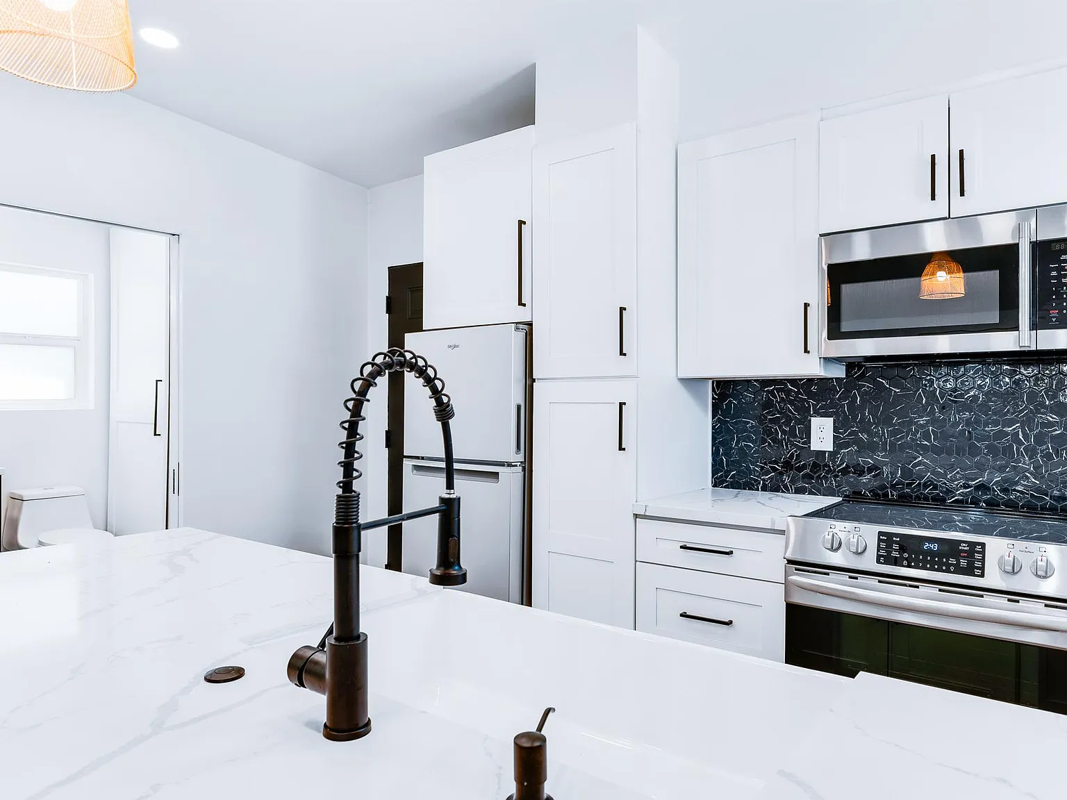 Studio, 520 sqft, $2,500 — Photo 1