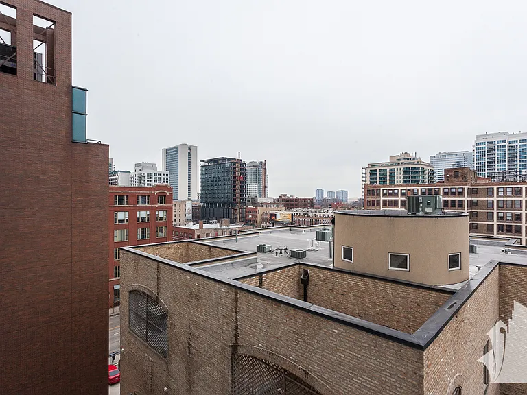 630 N Franklin St #717 — Photo 15
