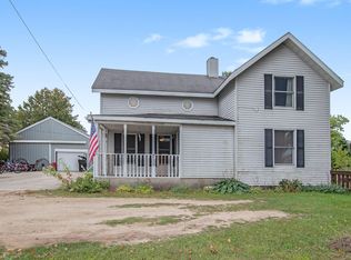 215 W Shaw St, Howard City, MI 49329