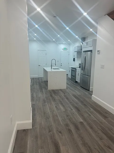 3 bed, 1804 sqft, $2,200 — Photo 3