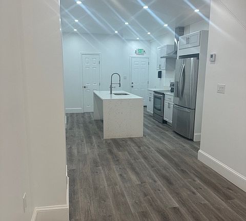 3rd image of 2737 Rayner Ave