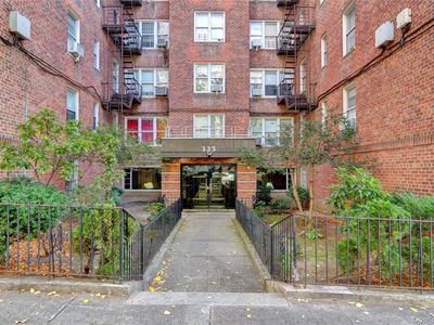 325 E 201st Street #3J, Bronx, NY, 10458
