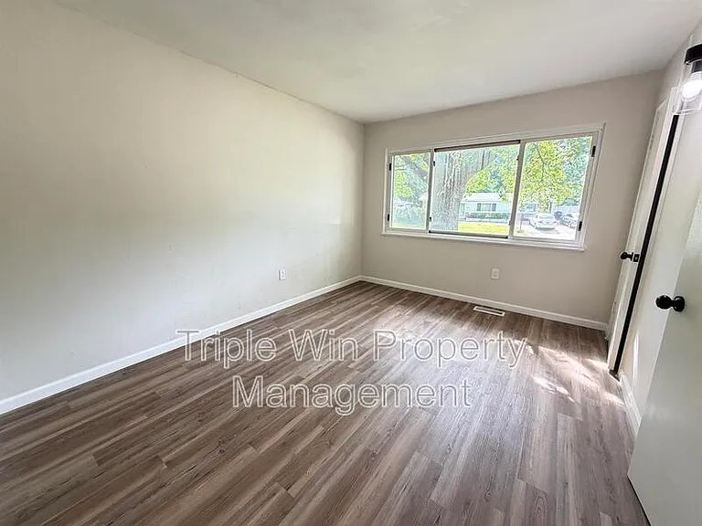 945 Paddock Dr — Photo 25