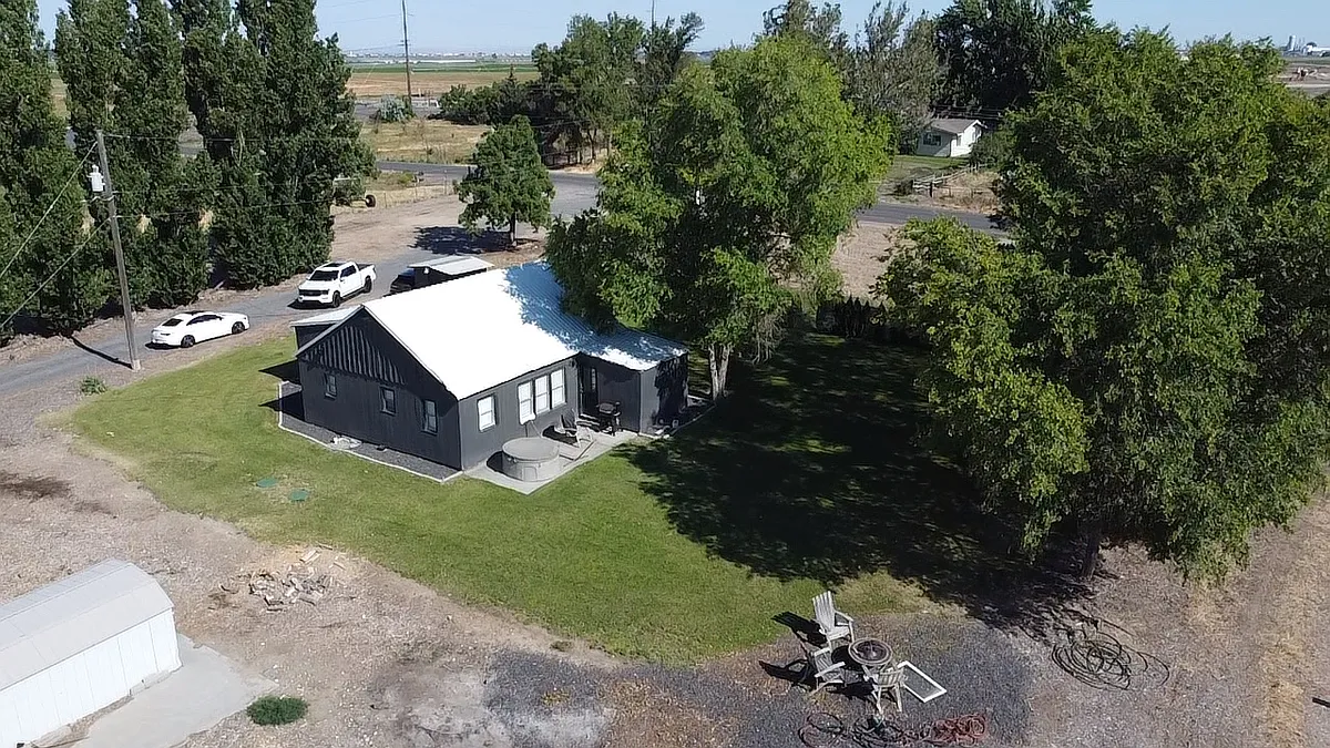 Building Photo - 14073 Road 1 NE