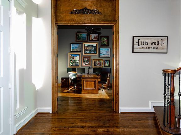 3rd image of 3805 Braewood Cir