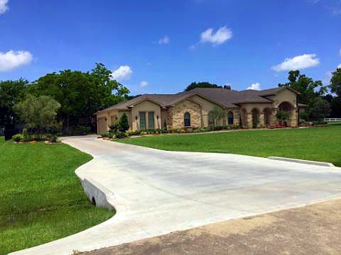 4th image of 15625 Rosemary Ln