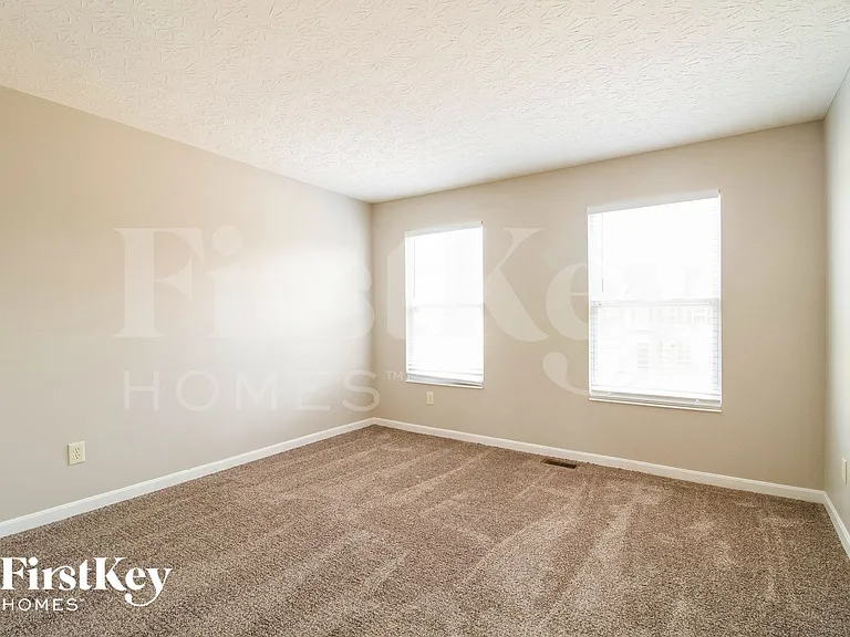 60 Charmalee Dr — Photo 11