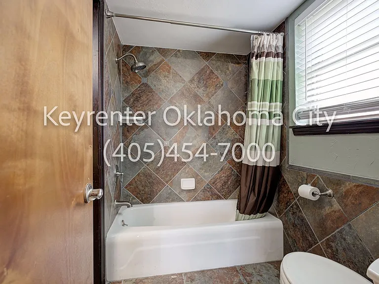 10912 N Blackwelder Ave — Photo 28