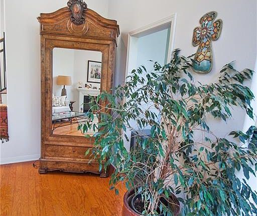 4th image of 12917 Valleyheart Dr Unit 7
