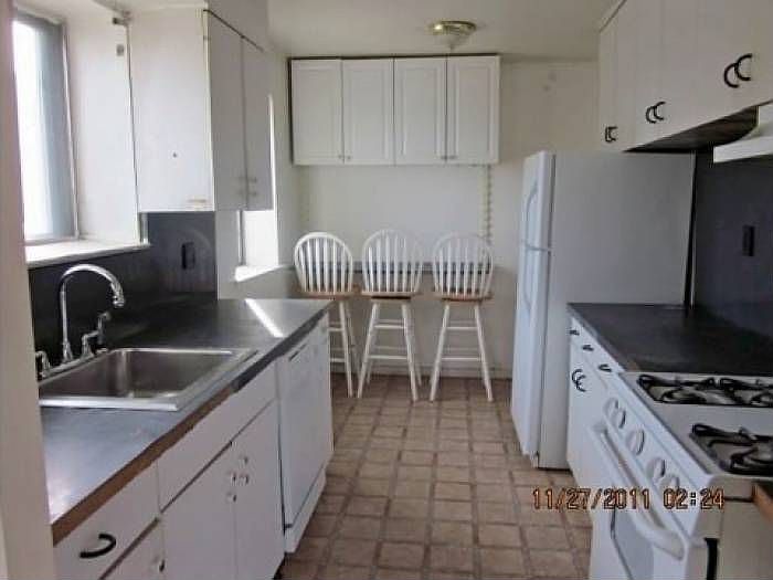 KITCHEN 2ND LEVEL