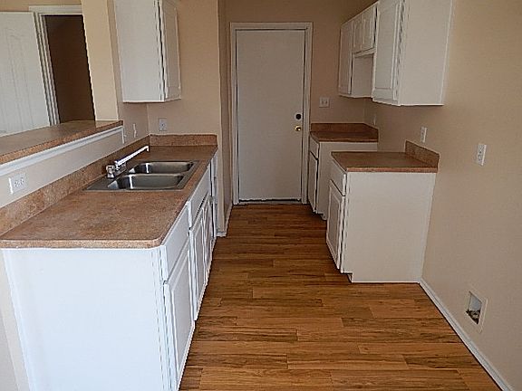 4th image of 3004 Queens Ave