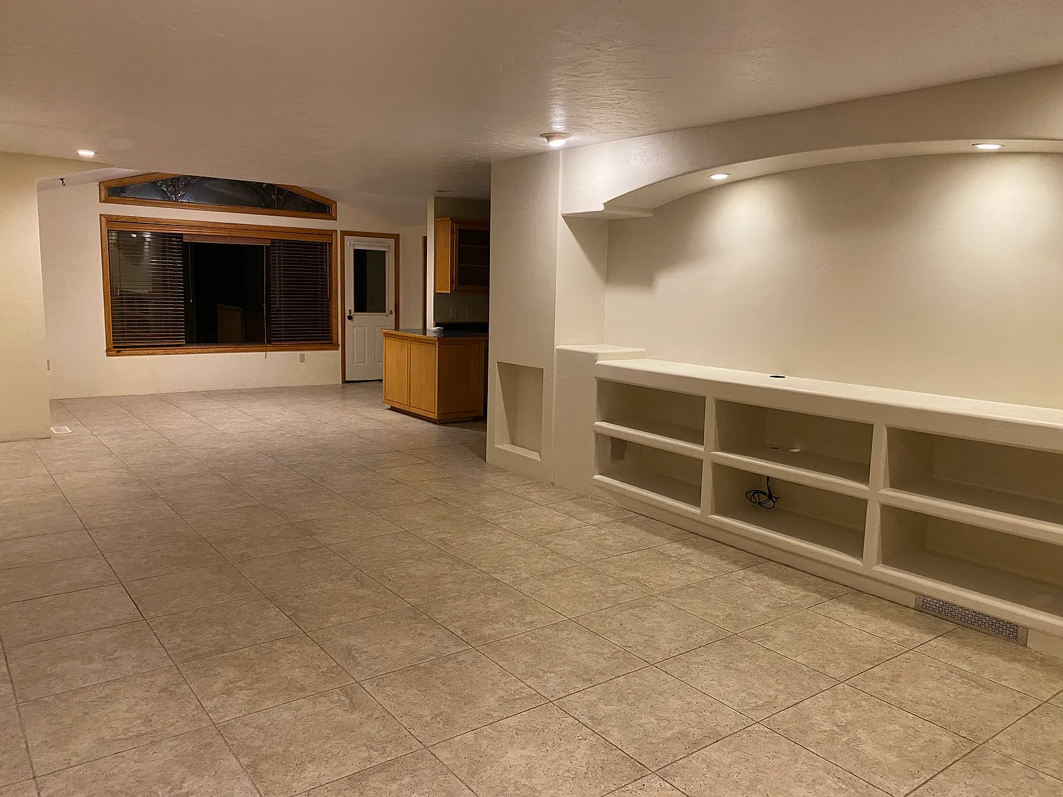 2 bed, 1.5 bath, 1350 sqft, $2,200 — Photo 3