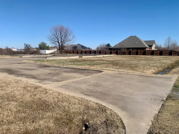 120 W 69th St S, Muskogee, OK 74401