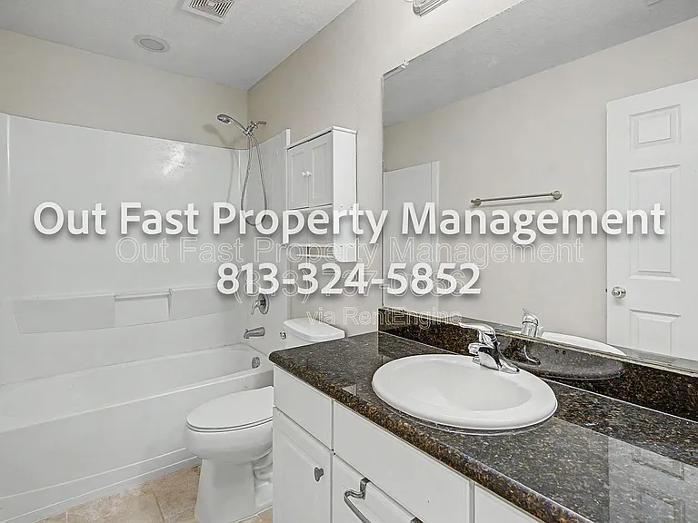 6919 Holly Heath Dr — Photo 36