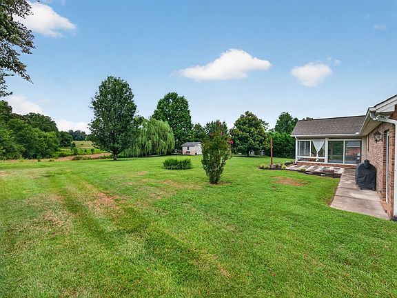 5th image of 3930 Hilltop Dr