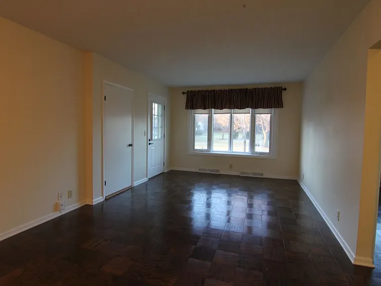 853 Thackeray Trl — Photo 14