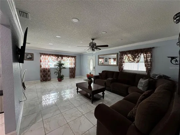 2702 Campus Hill Dr, Tampa, FL 33612