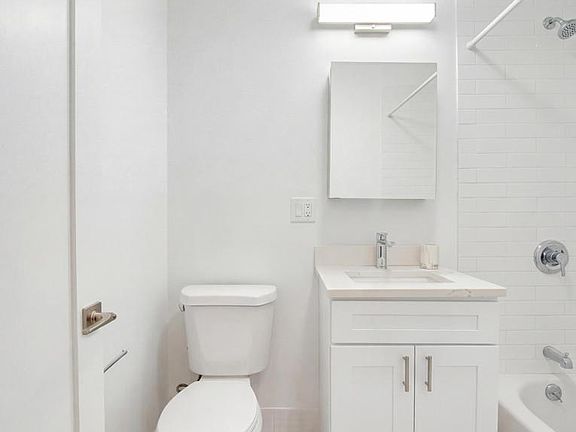 3rd image of 231 E 60th St APT 5