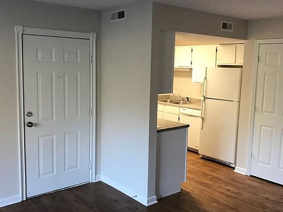 4th image of 3404 Dill St APT 411