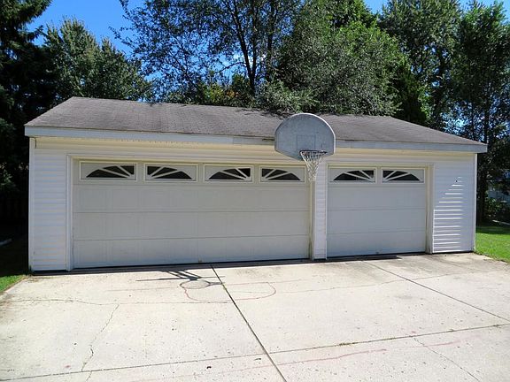 3rd image of 3828 Parkland Ave SW