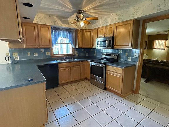 5th image of 640 Burdick Dr
