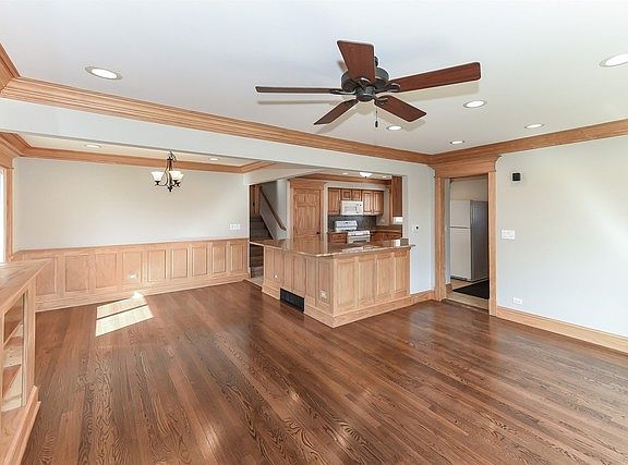 2nd image of 124 N Hale Ave