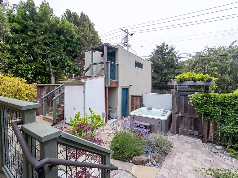 610 Forest Ave — Photo 60