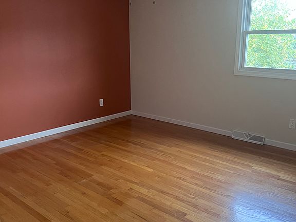 2nd image of 1103 Arrowhead Rd