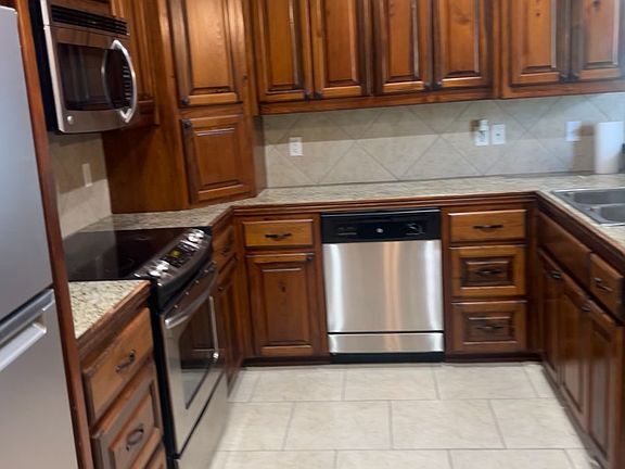 3rd image of 17045 Glenwood Springs Dr