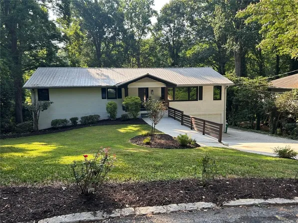 2071 Luxuria Ct, Tucker, GA 30084