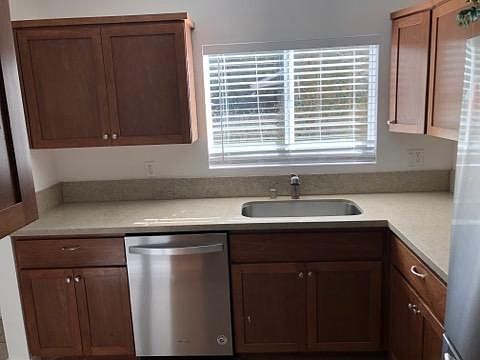5th image of 6644 Vineland Ave