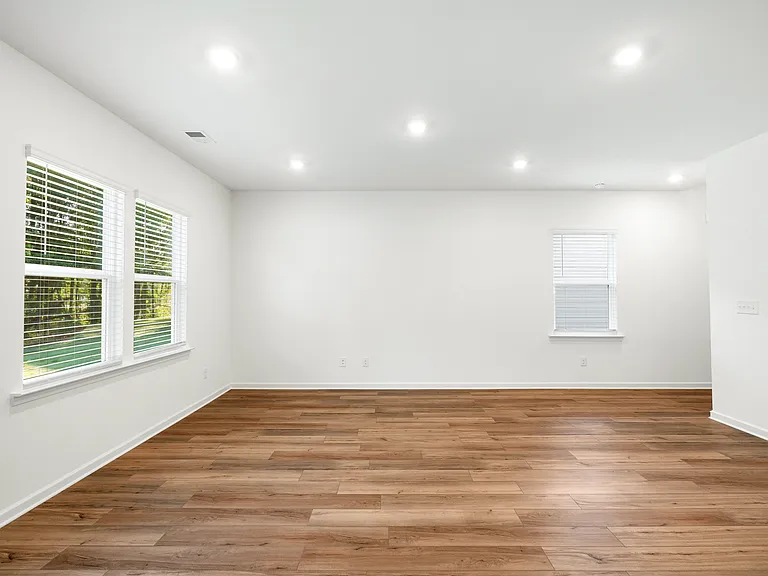 688 Evergreen Rd — Photo 5
