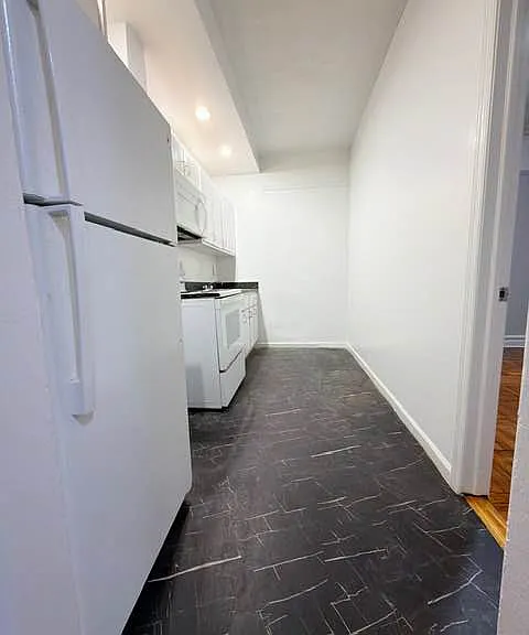 525 E 21st St #1 — Photo 9