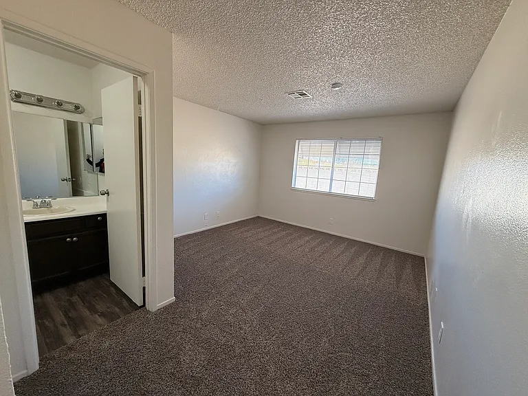 455 Ash St — Photo 12
