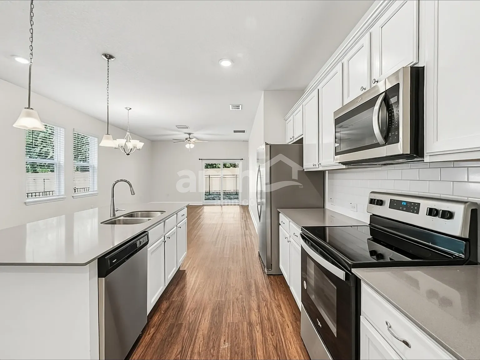 3 bed, 2.0 bath, 1588 sqft, $2,425 — Photo 3