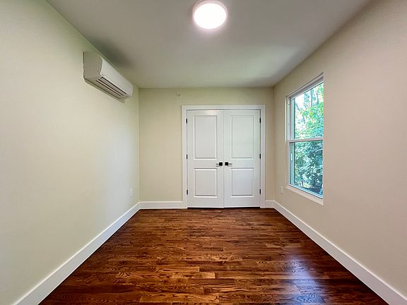 4th image of 44 Van Nostrand Ave #6