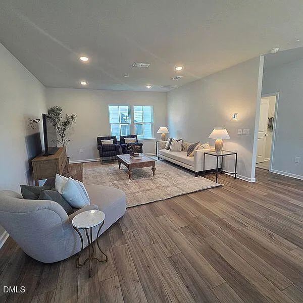 4 bed, 3.0 bath, 2050 sqft, $2,250 — Photo 4