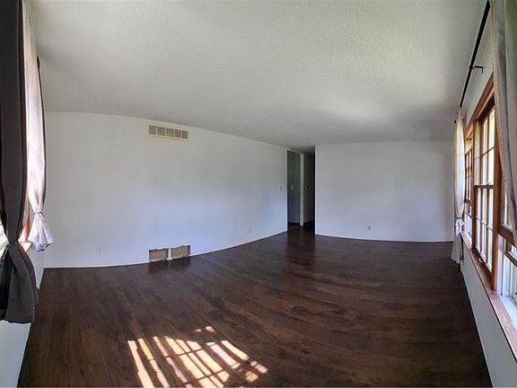 4th image of 3910 Pacific St