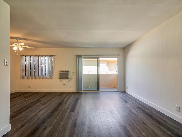 Lanark Park Apartments — Photo 7