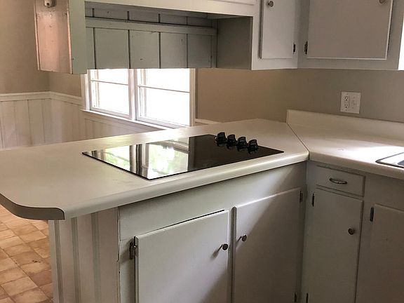 4th image of 305 Nichols Dr