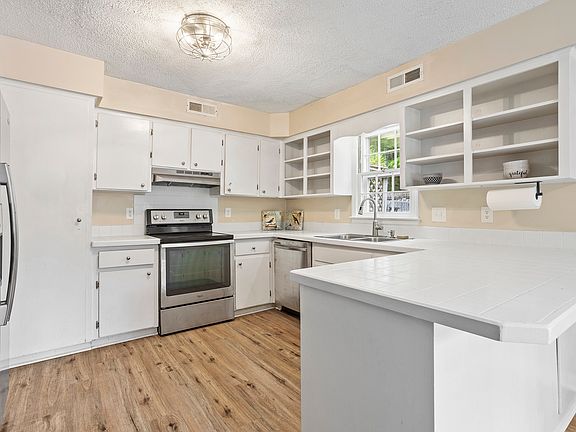 3rd image of 1801 Quail Ridge Rd