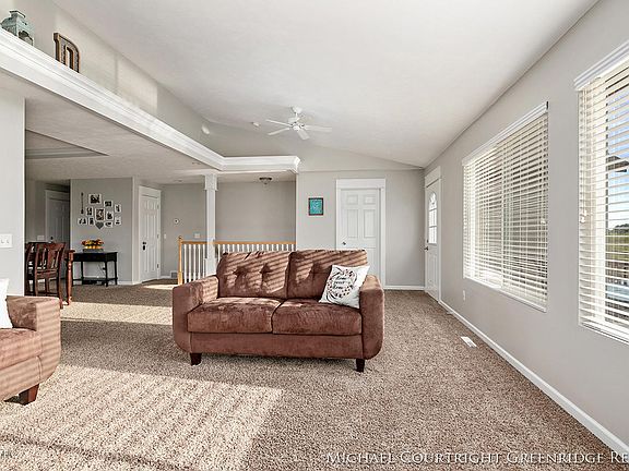 4th image of 1827 Briar Hill Dr