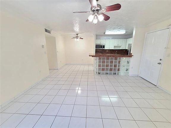 4th image of 20730 NE 4th Pl APT 104