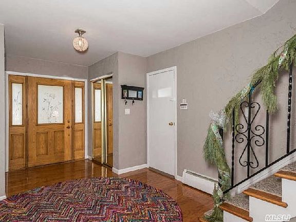 3rd image of 6 Middle Dr