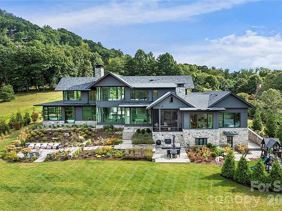 4th image of 214 Folkestone Ln