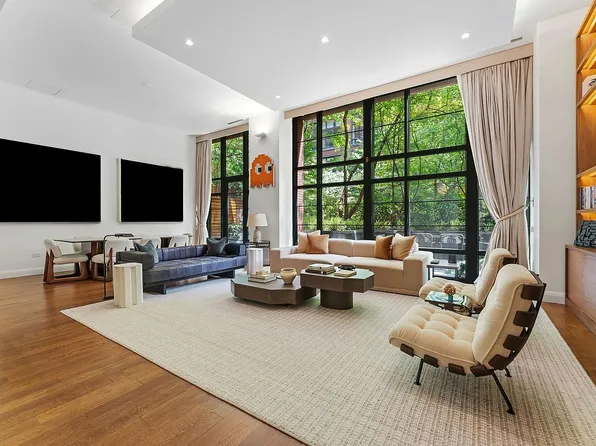 150 Charles St APT M2, New York, NY 10014
