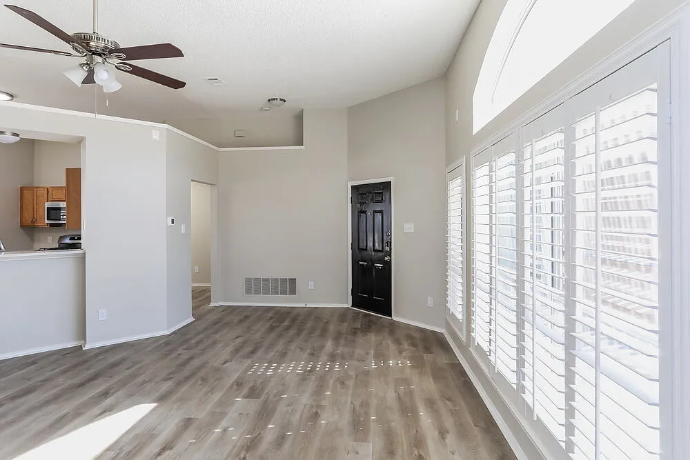 3 bed, 2.0 bath, 1643 sqft, $2,250 — Photo 3